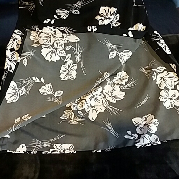 Sleeveless long dress - Picture 3 of 5